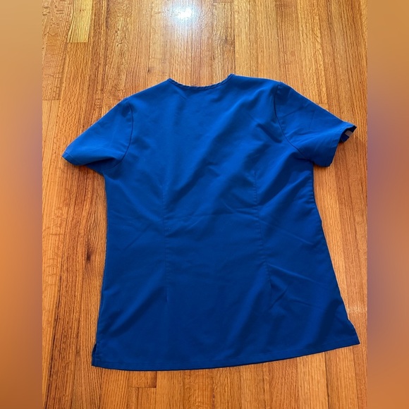 Figs Women’s Size M  Catrina One Pocket Blue Scrub Top (z) - Picture 8 of 11